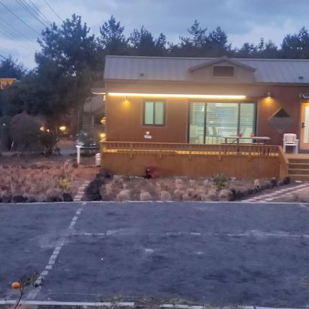 Hamdeok Pool Villa Pension Jeju Esterno foto