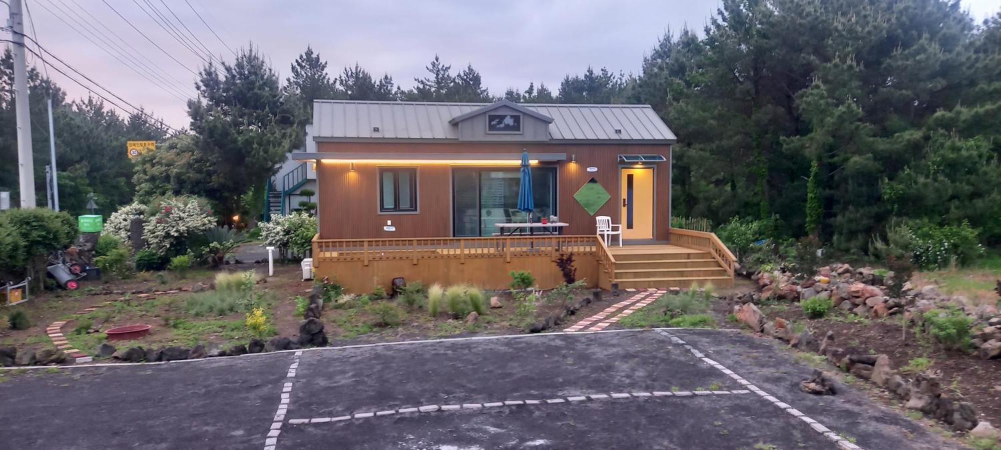 Hamdeok Pool Villa Pension Jeju Esterno foto