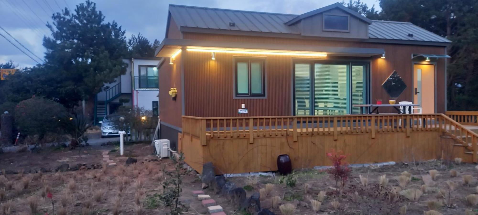 Hamdeok Pool Villa Pension Jeju Esterno foto